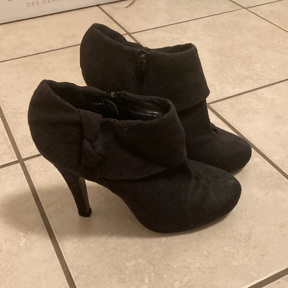 Elegant Black Ankle Boots